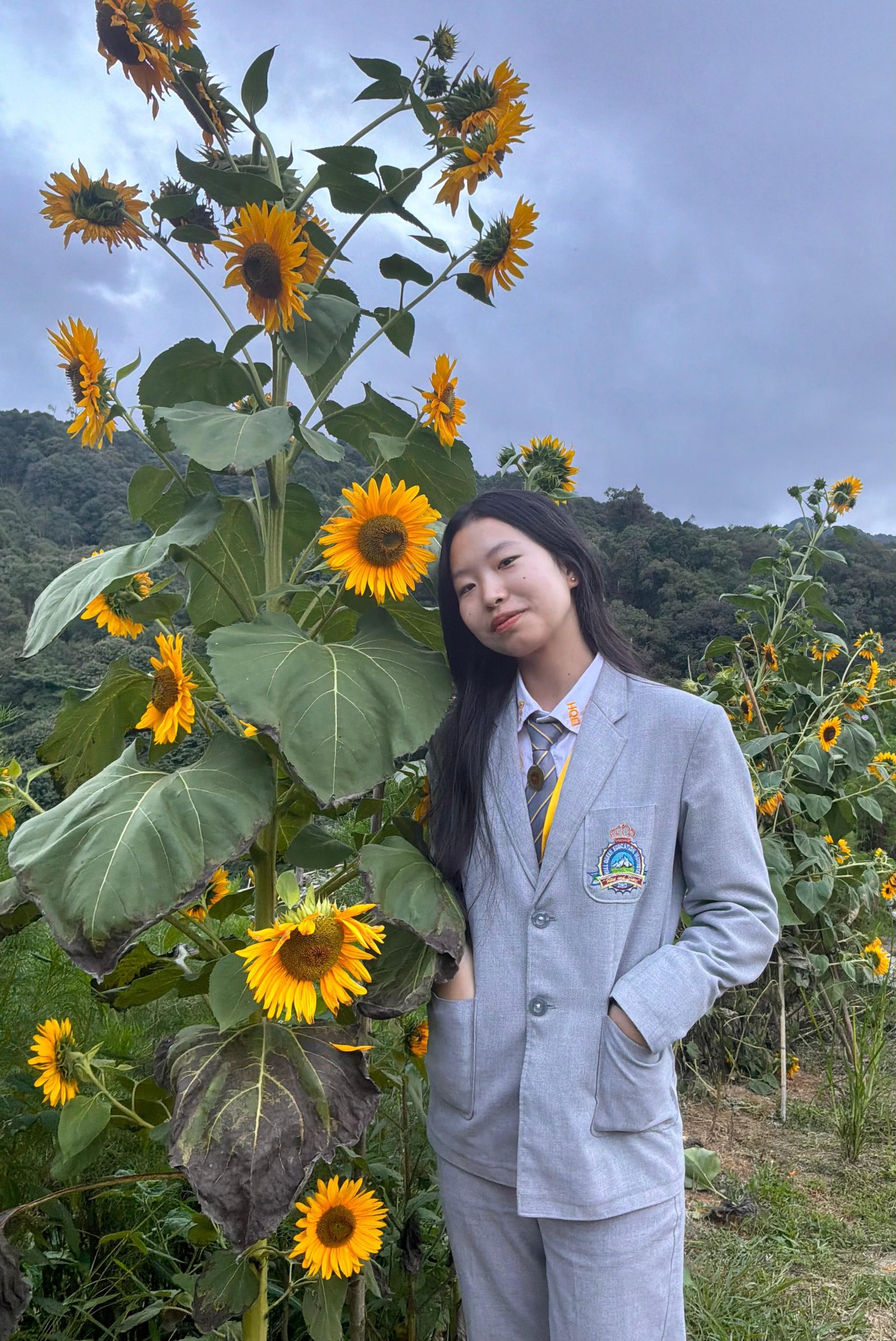 Classrooms doesn’t have always four walls- sometimes they have sunflower blooms and kiwi vines… (5)